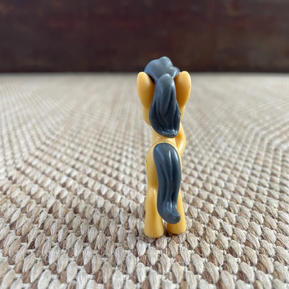 2011 My Little Pony Golden Delicious Figure 2